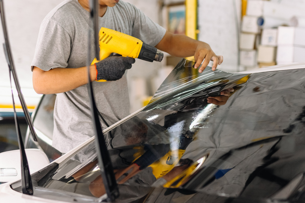 car-specialist-tinting-film-car-glass-with-hairdryer